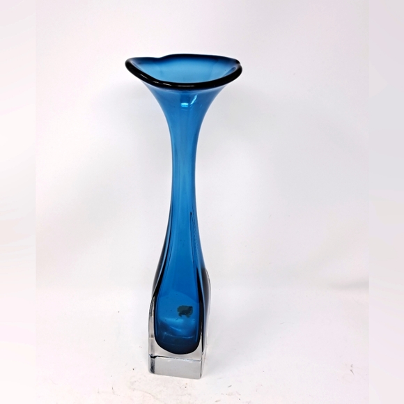 Vintage 1970's Swedish Blue Art Glass Tulip Vase - Picture 2 of 6